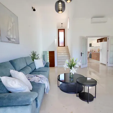 ヴィラ Casa Bliss - Luxury 3 Bedrooms Tauro Golf Wifi